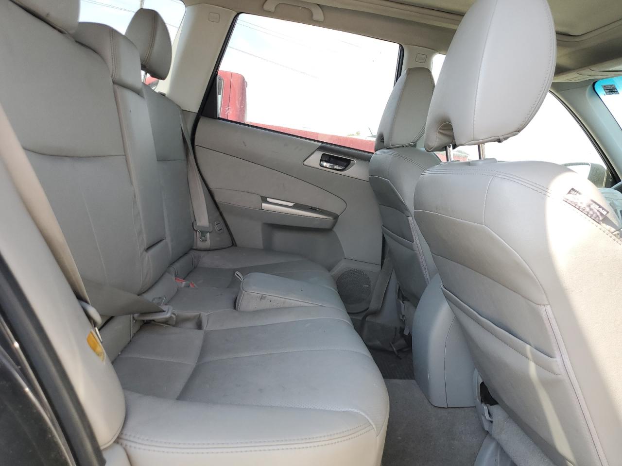 2010 Subaru Forester - Image 11