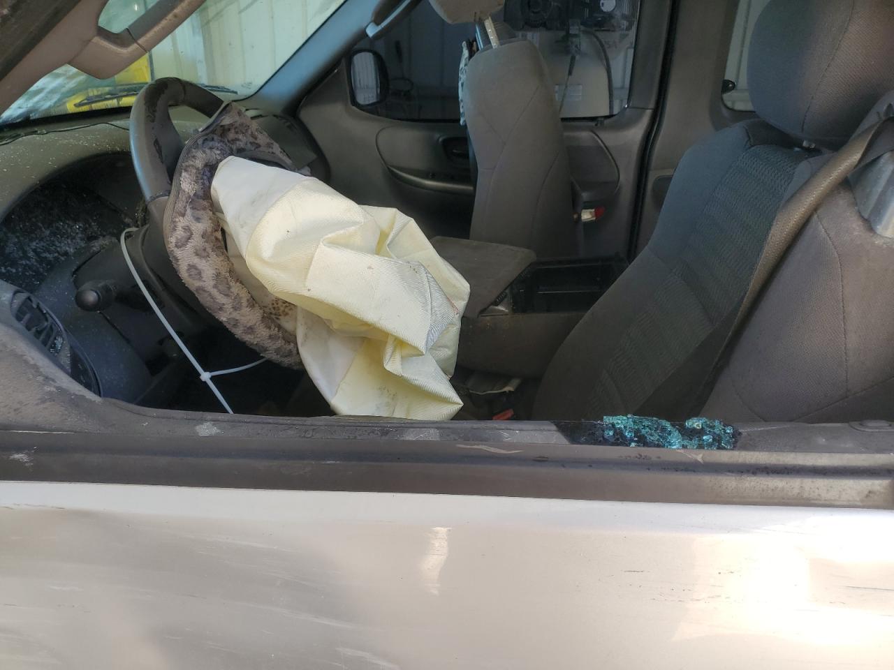 2003 Ford F150 VIN: 2FTRX17W43CB08010 Lot: 73248074