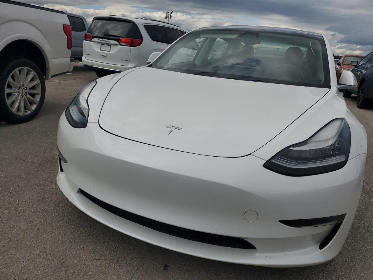 5YJ3E1EA3KF411998 2019 Tesla Model 3