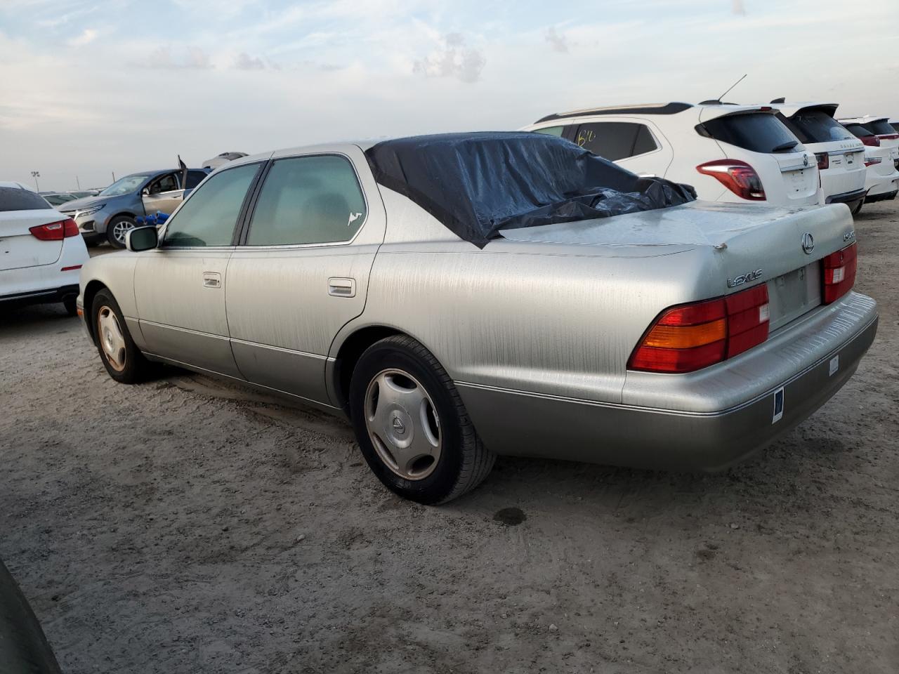 2000 Lexus LS - Image 2