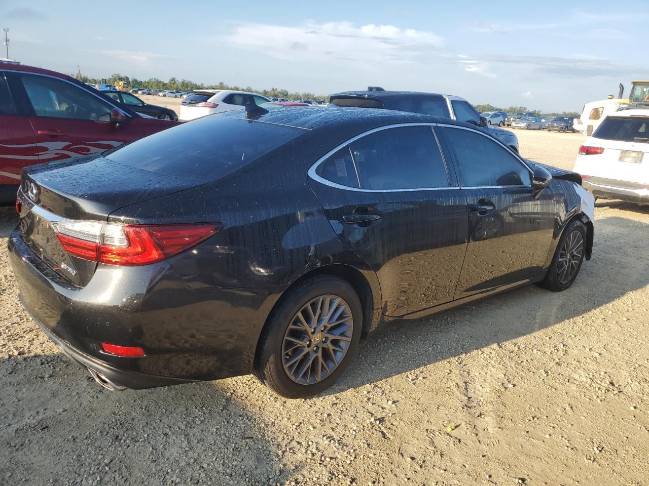 VIN 58ABK1GG6JU115583 2018 LEXUS ES350 no.3