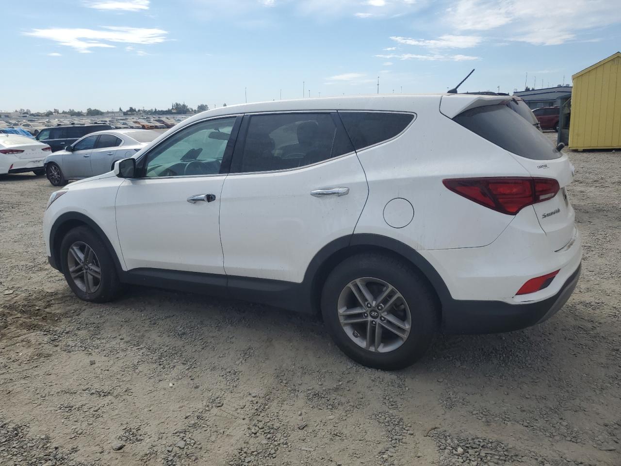 5XYZT3LB4JG568843 2018 HYUNDAI SANTA FE - Image 2