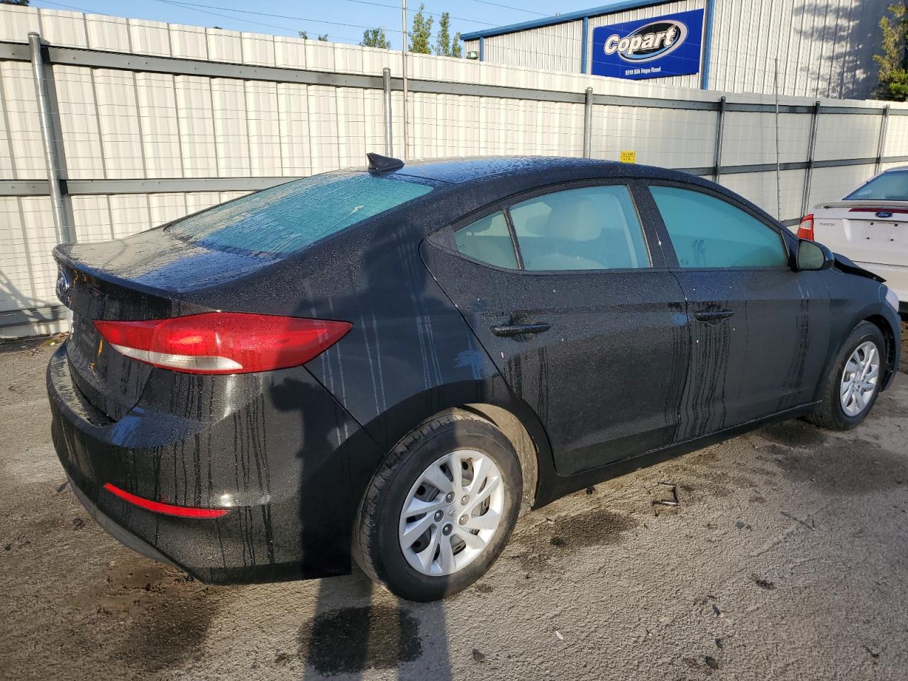 2017 Hyundai Elantra - Image 3
