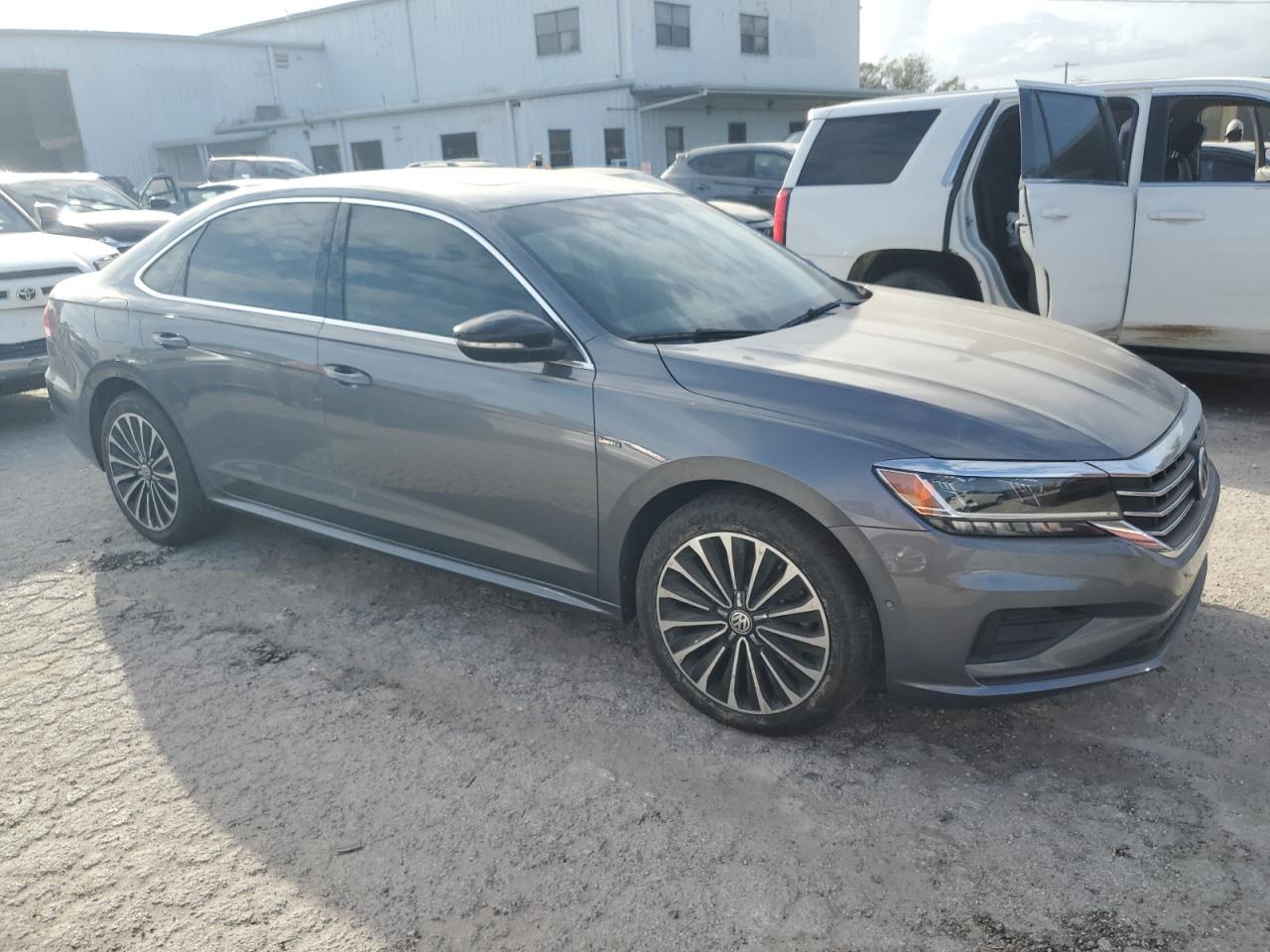 2022 Volkswagen Passat - Image 4