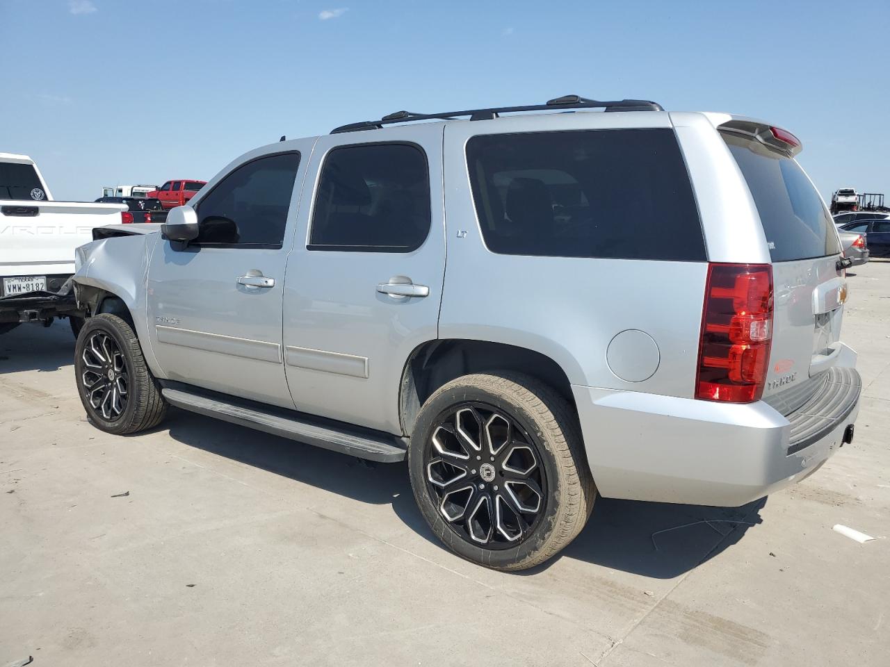 VIN 1GNSCBE01DR147666 2013 CHEVROLET TAHOE no.2