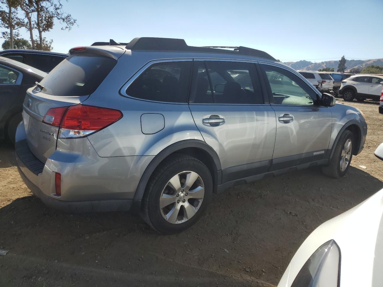 2011 Subaru Outback - Image 3
