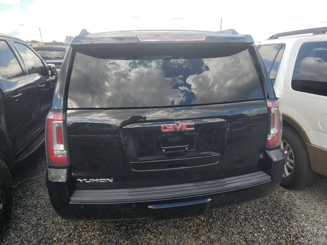 2020 GMC Yukon - Image 6