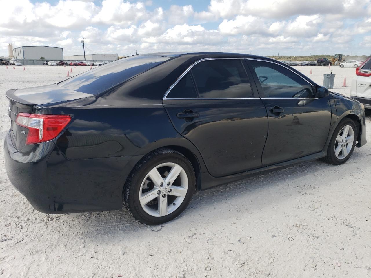 2014 Toyota Camry - Image 3