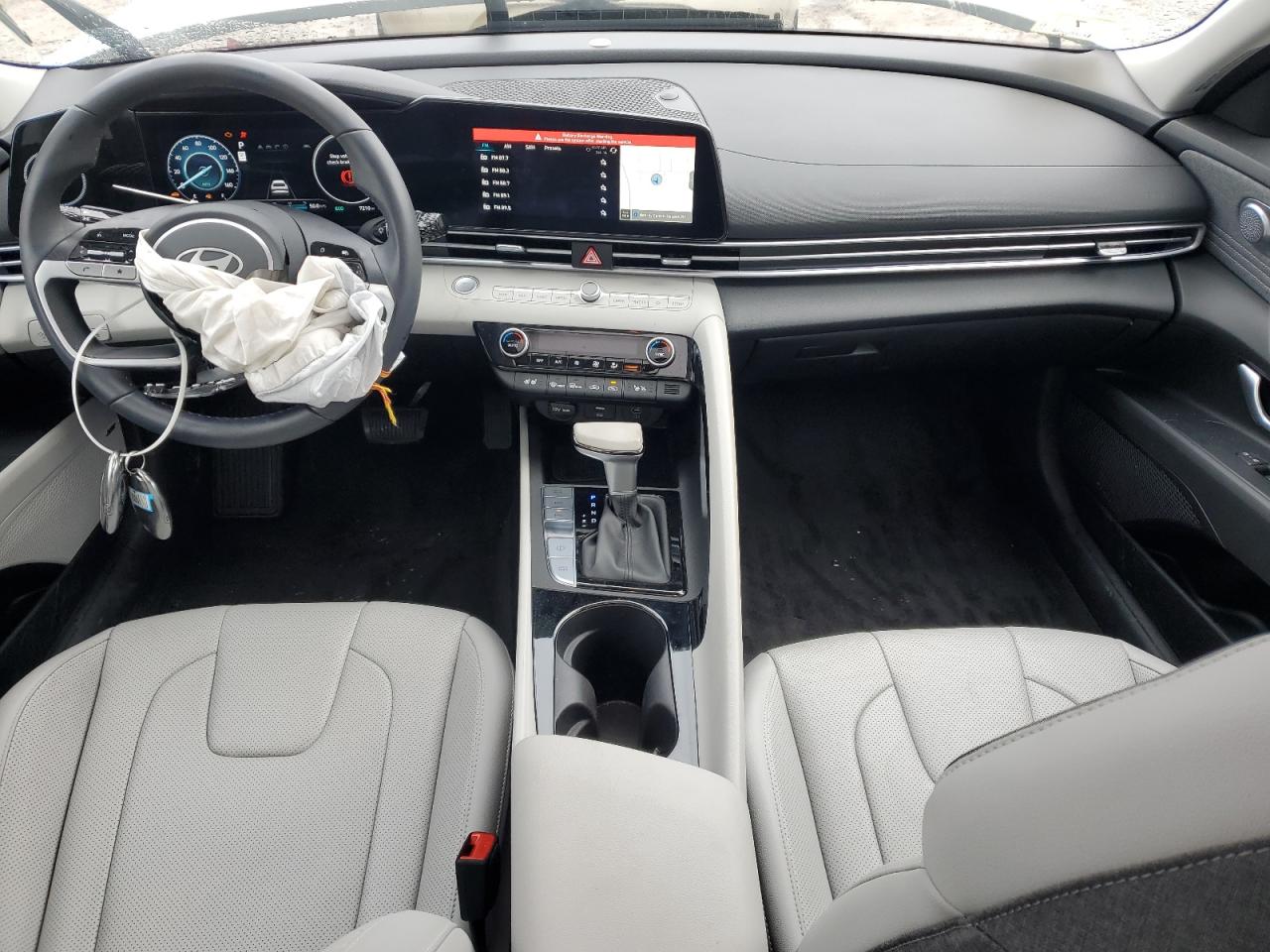 2024 Hyundai Elantra - Image 8