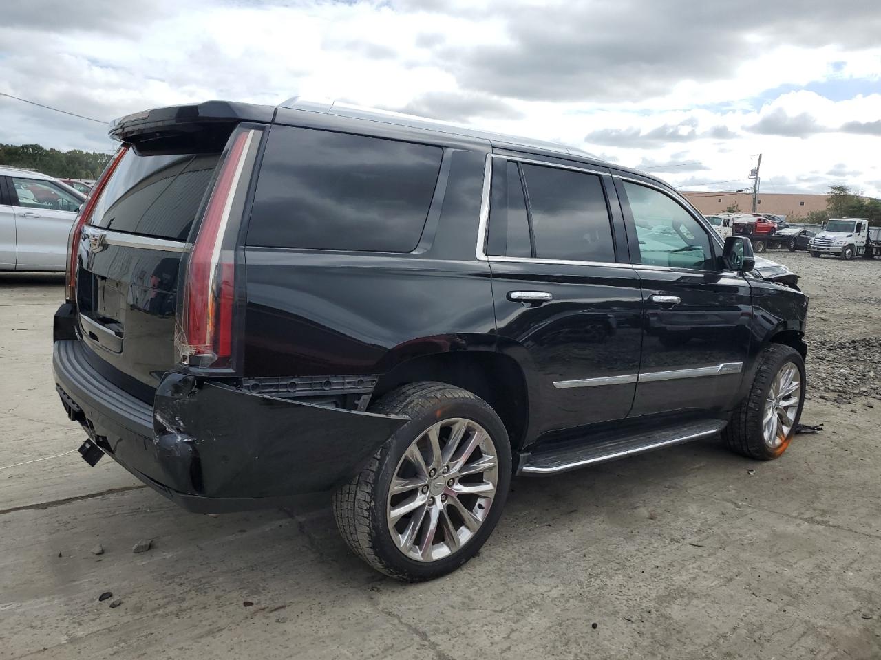 VIN 1GYS4BKJ9KR152320 2019 CADILLAC ESCALADE no.3