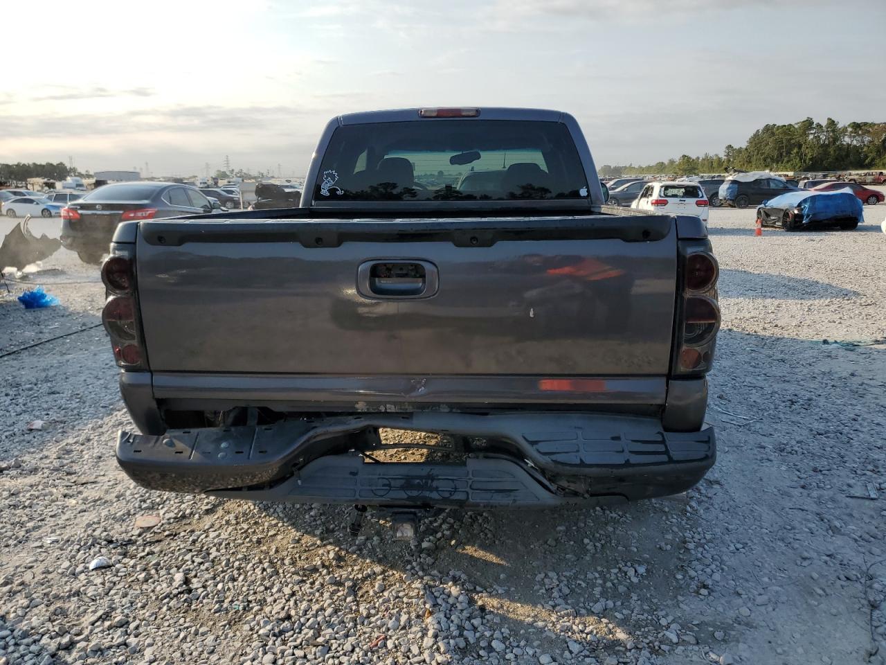 2004 Chevrolet Silverado C1500 VIN: 2GCEC19V141142692 Lot: 75953574