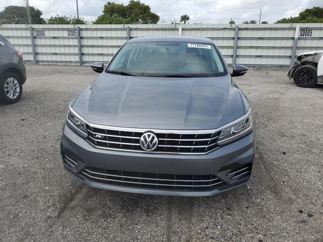 Sedans VOLKSWAGEN PASSAT 2016 Szary