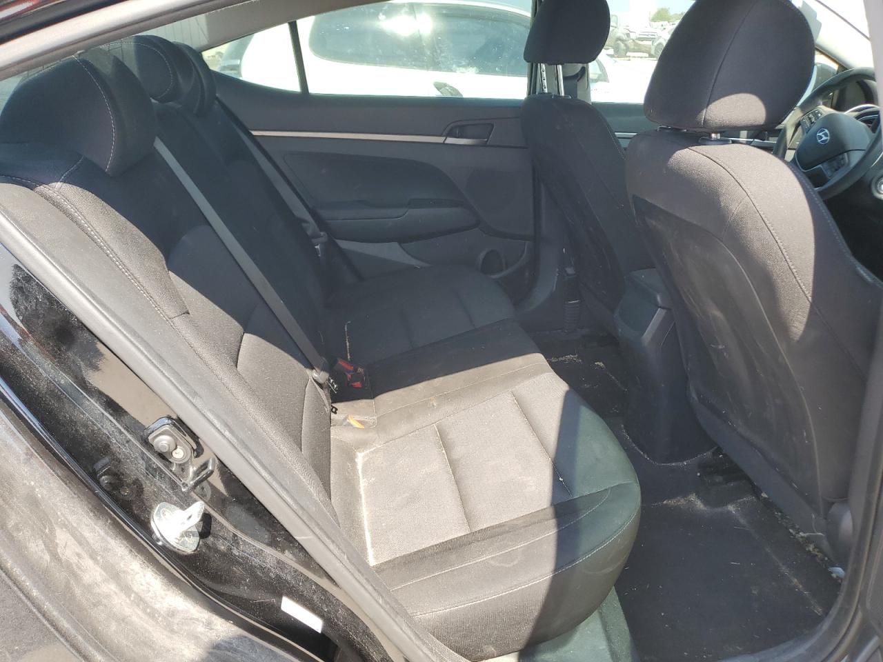 2018 Hyundai Elantra - Image 10