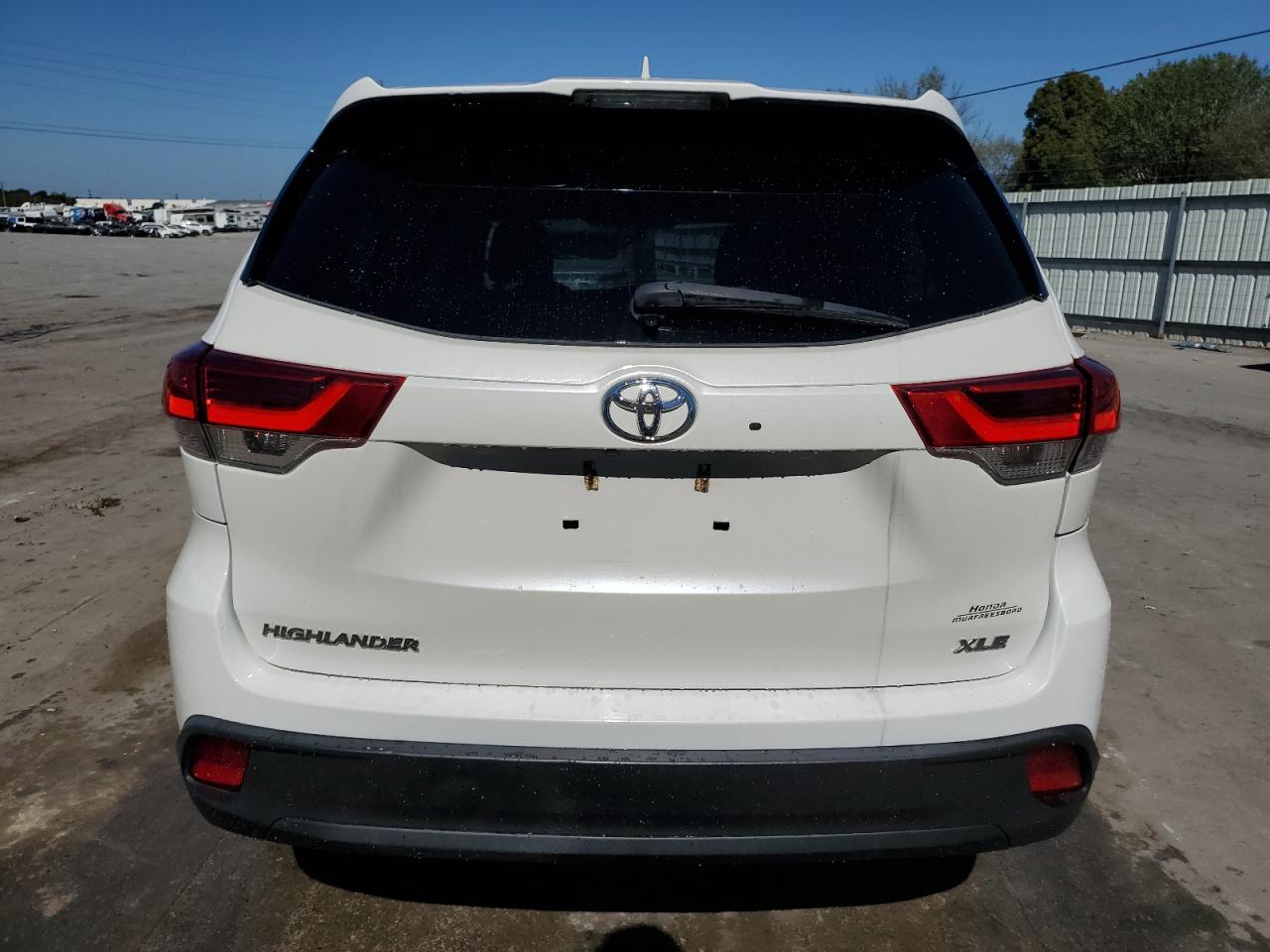 5TDKZRFH8KS558176 2019 Toyota Highlander Se