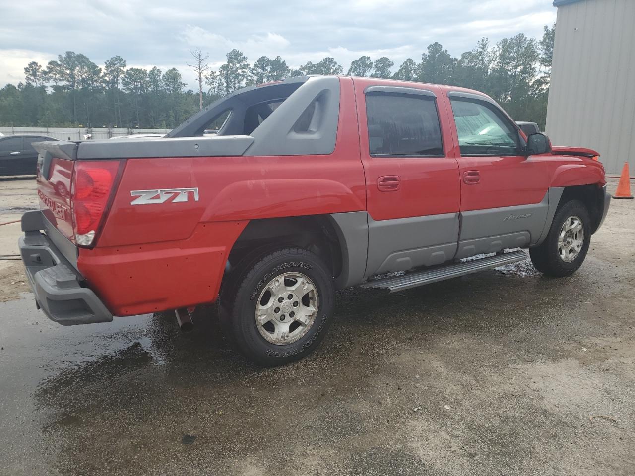 2002 Chevrolet Avalanche - Image 3