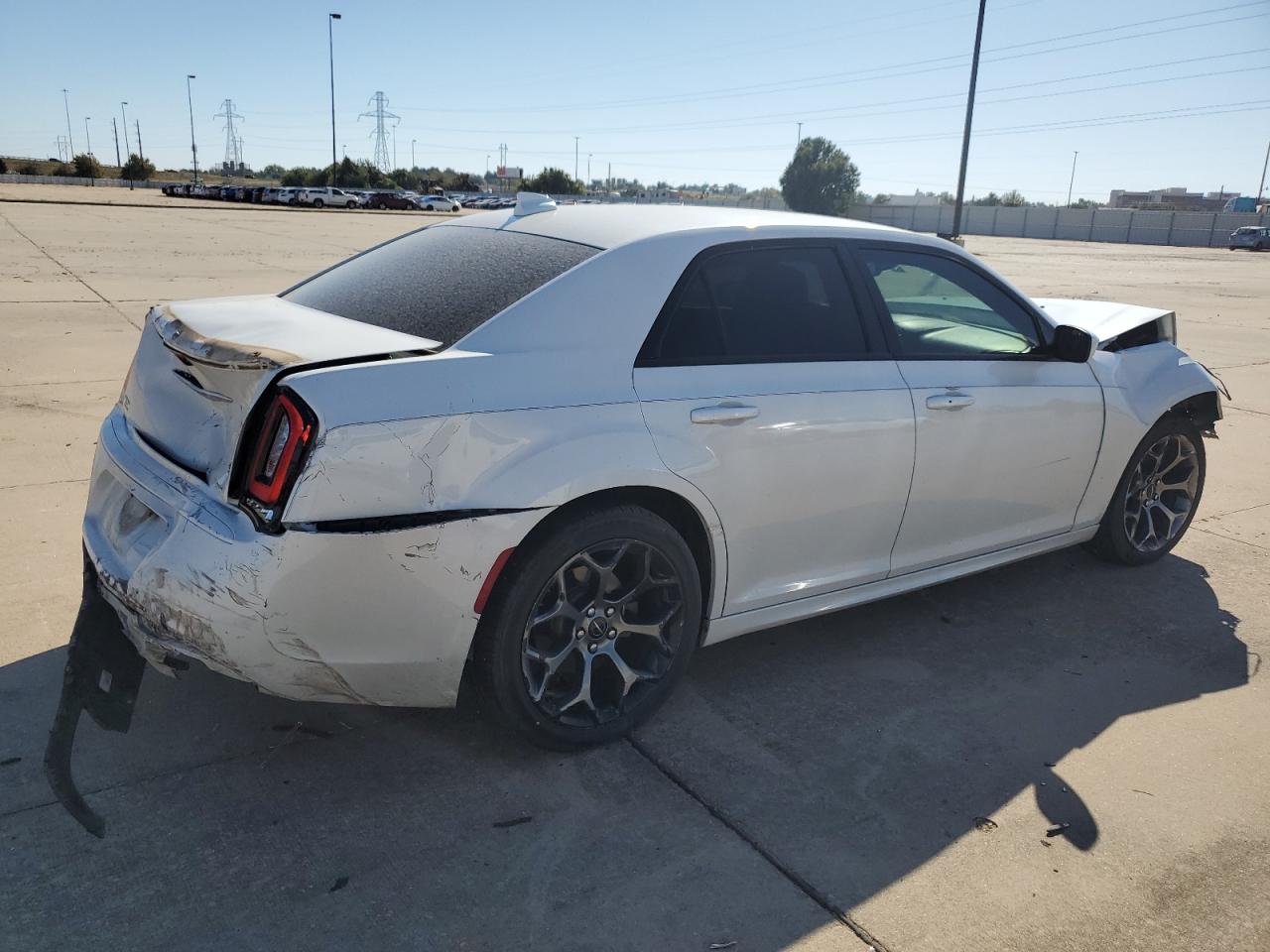 VIN 2C3CCABT8FH743452 2015 CHRYSLER 300 no.3