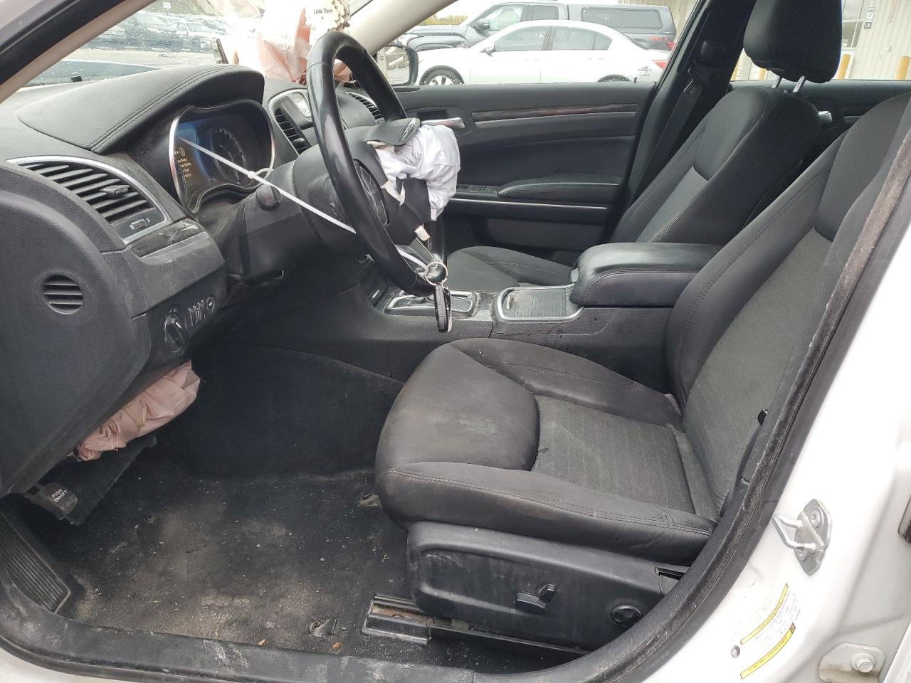2019 Chrysler 300 - Image 7