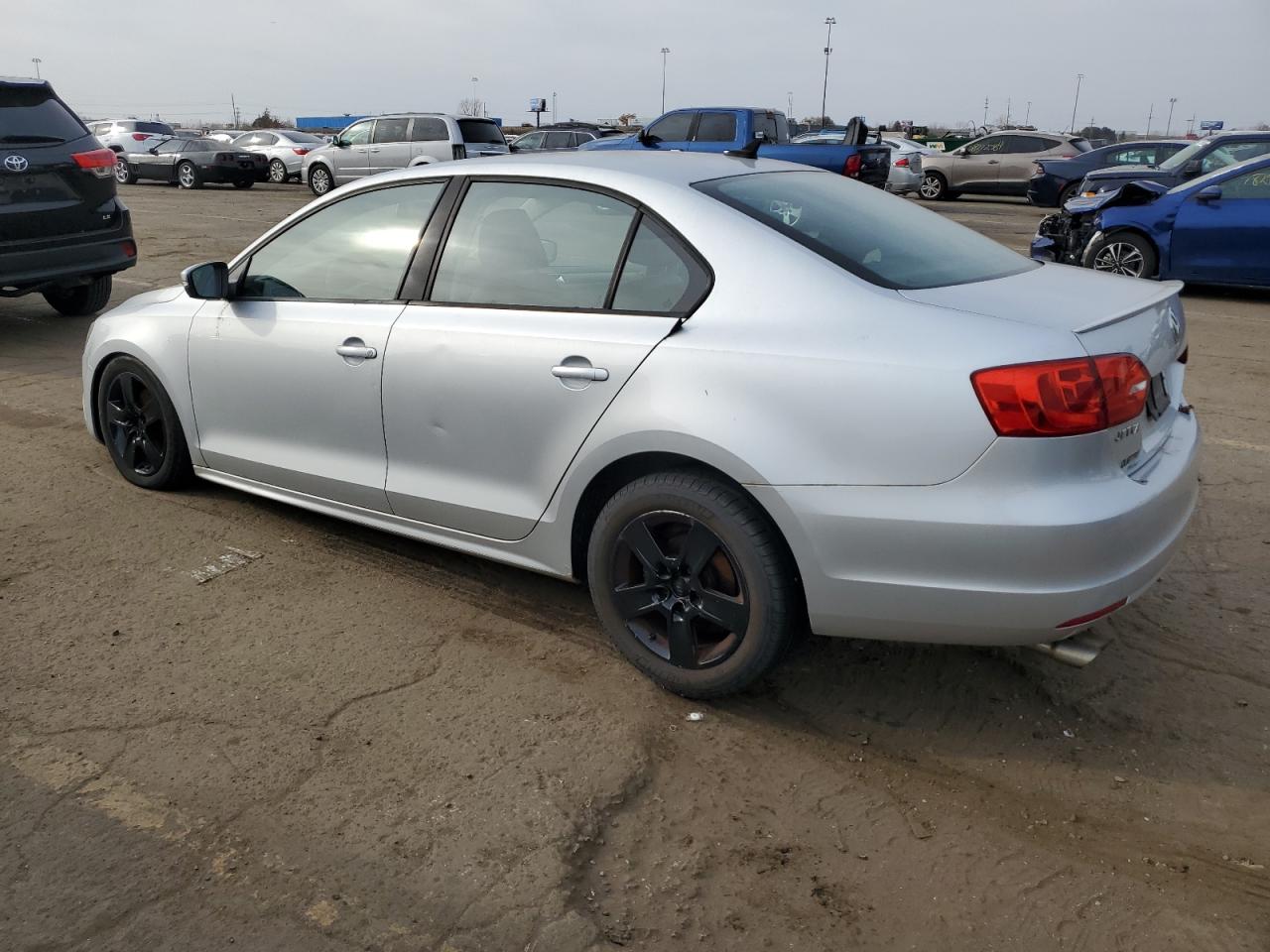 2014 Volkswagen Jetta - Image 2