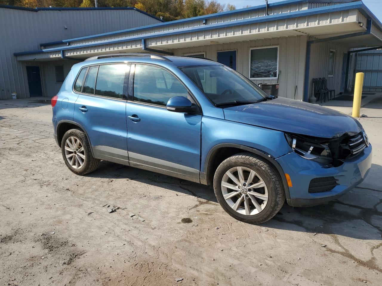 VIN WVGBV7AX4JK002916 2018 VOLKSWAGEN TIGUAN LIM no.4