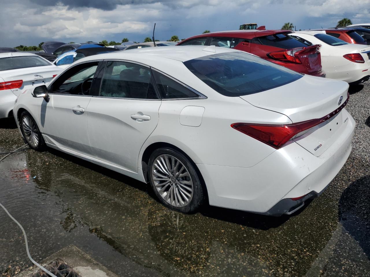2021 Toyota Avalon - Image 2