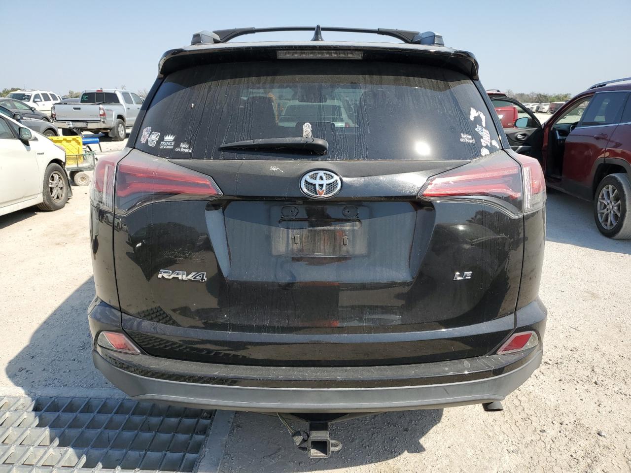 2T3ZFREV0HW375053 2017 Toyota Rav4 Le