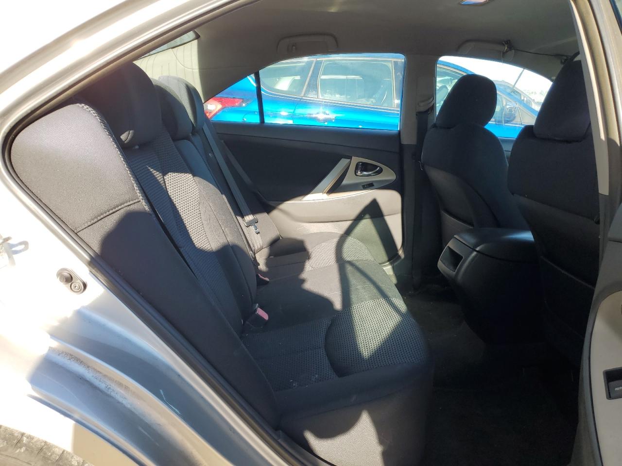 2011 Toyota Camry - Image 10