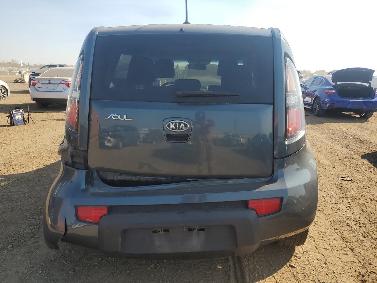 2011 Kia Soul + VIN: KNDJT2A25B7198401 Lot: 76624074