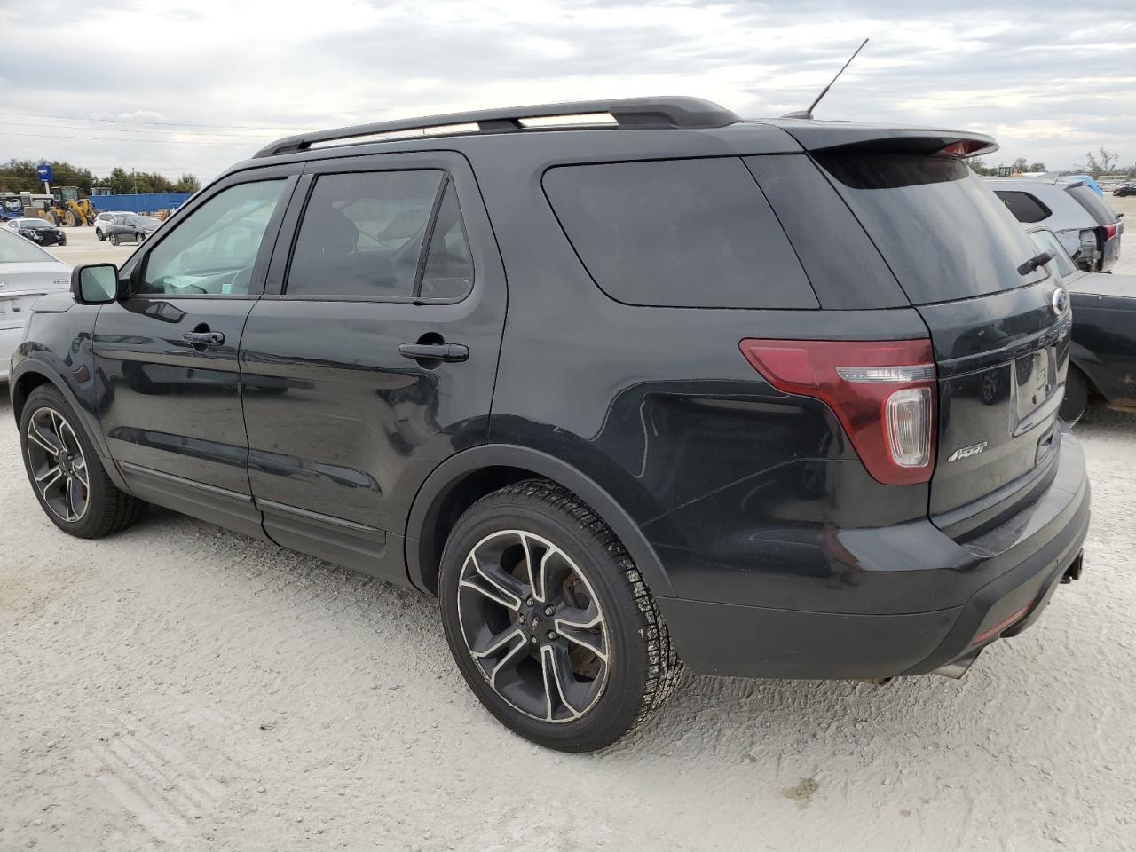 2015 Ford Explorer - Image 2