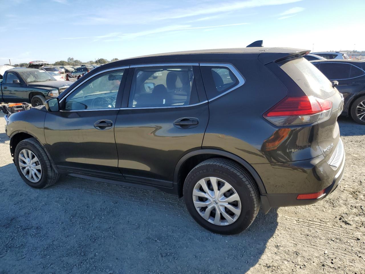 2017 Nissan Rogue - Image 2