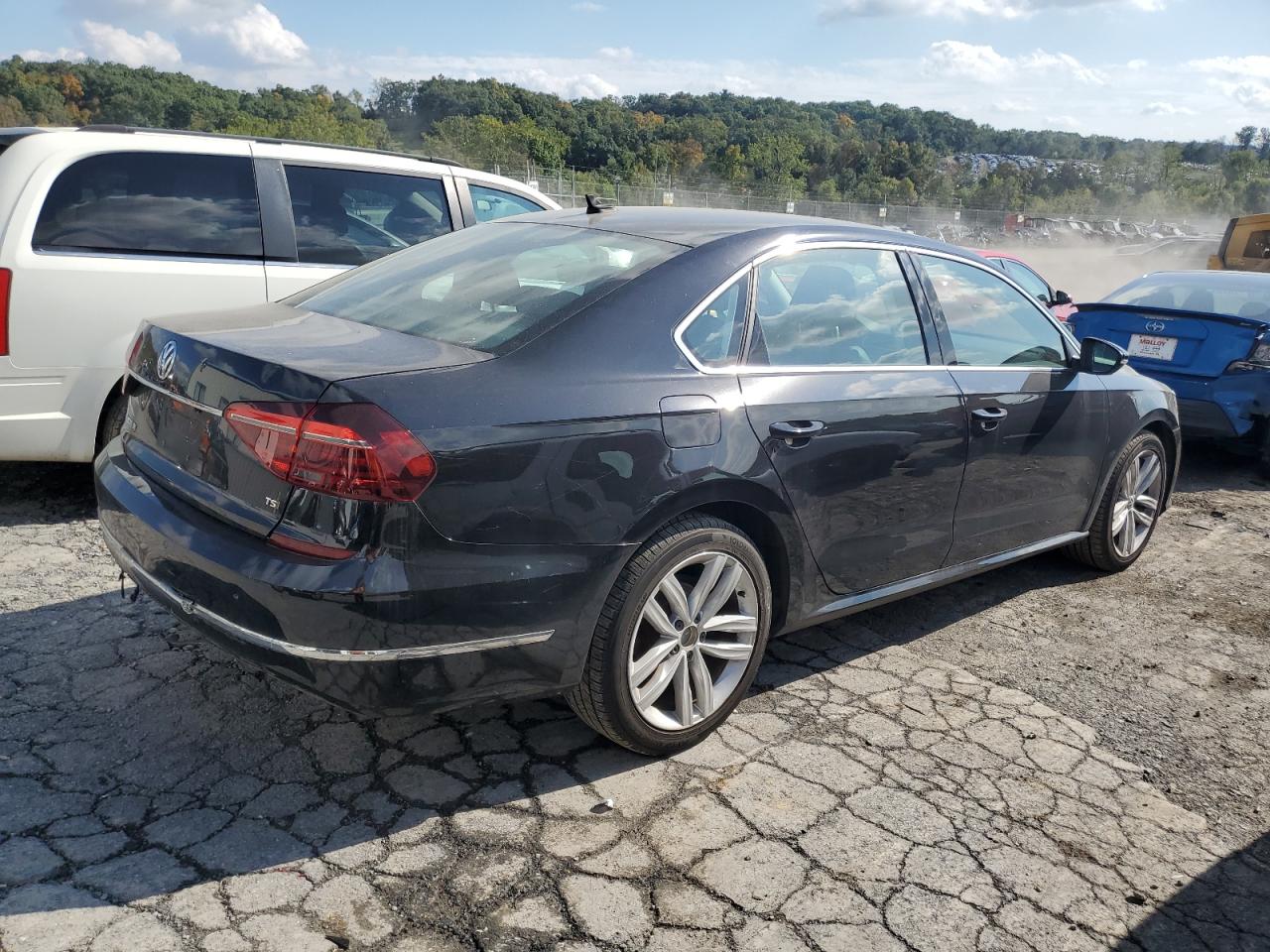 2018 Volkswagen Passat - Image 3