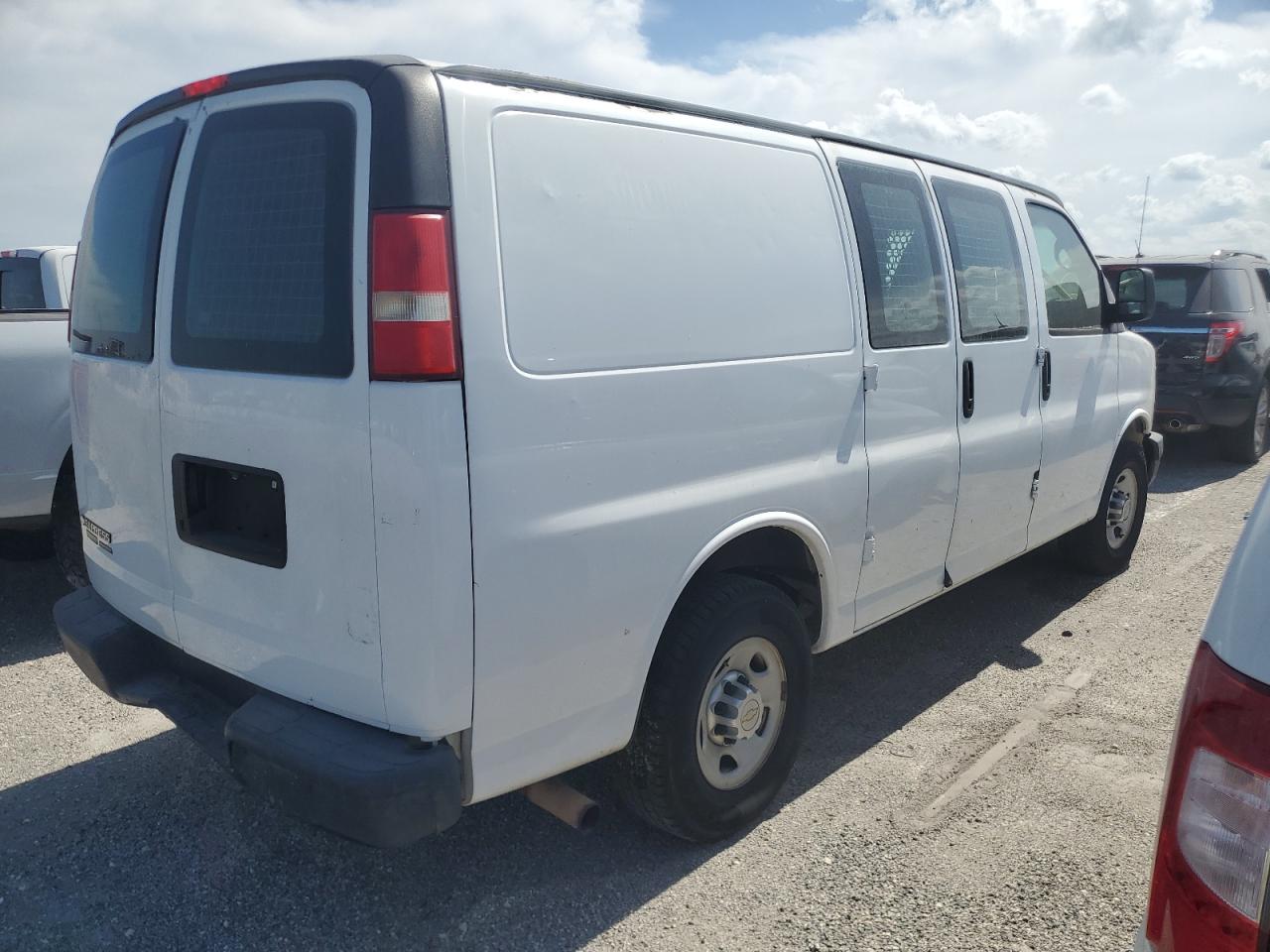 VIN 1GCWGFBA4D1116932 2013 CHEVROLET EXPRESS no.3