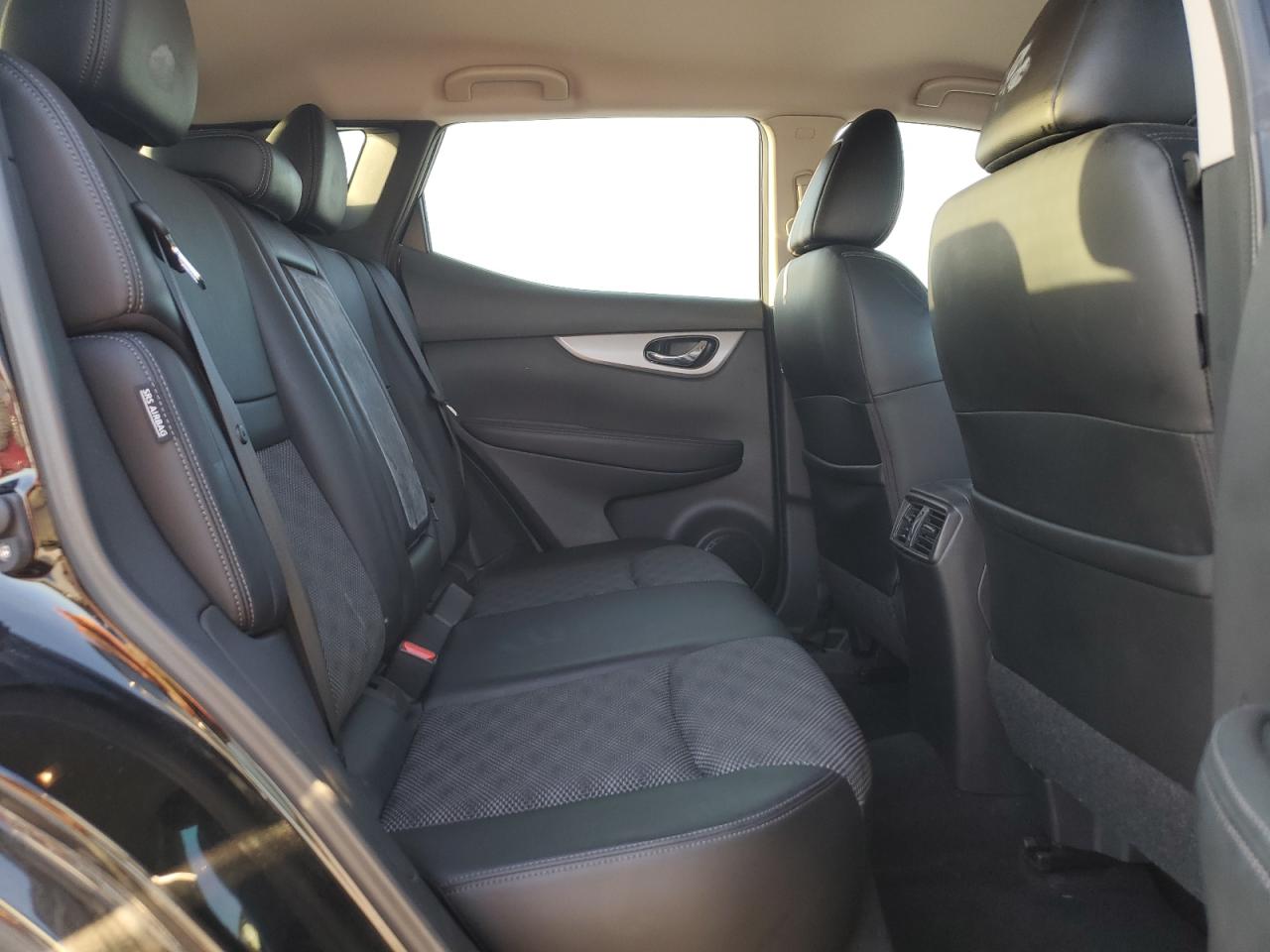 2020 Nissan Rogue - Image 12