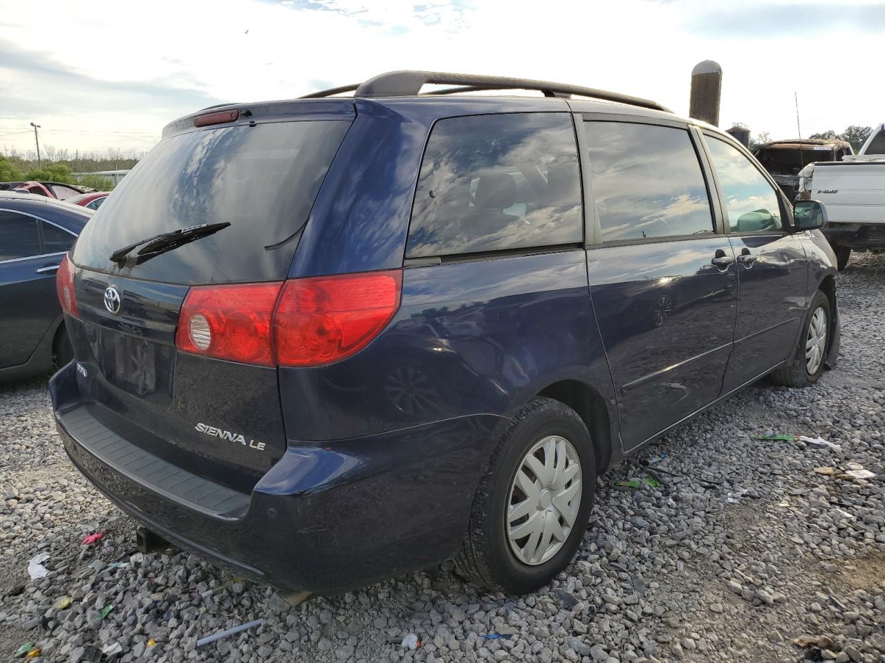 2007 Toyota Sienna - Image 3