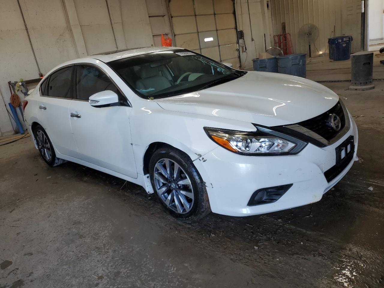 2017 Nissan Altima - Image 4