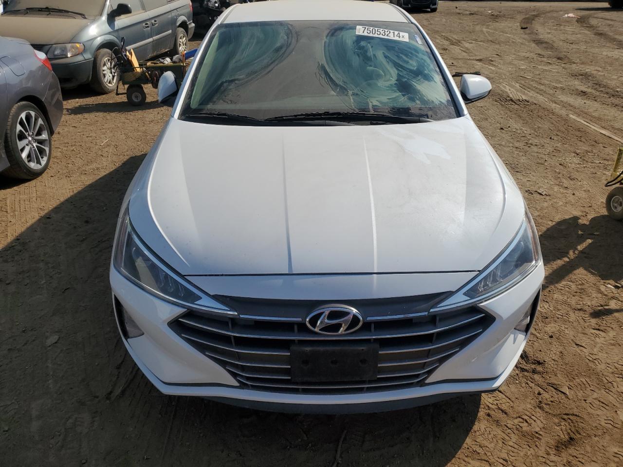 2019 Hyundai Elantra - Image 5