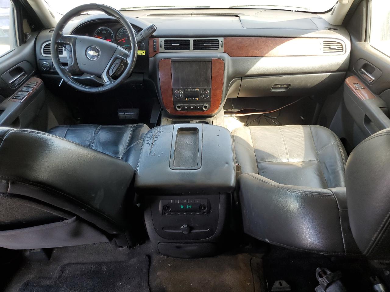 2010 Chevrolet Suburban C1500 Lt VIN: 1GNUCJE03AR250327 Lot: 73121334