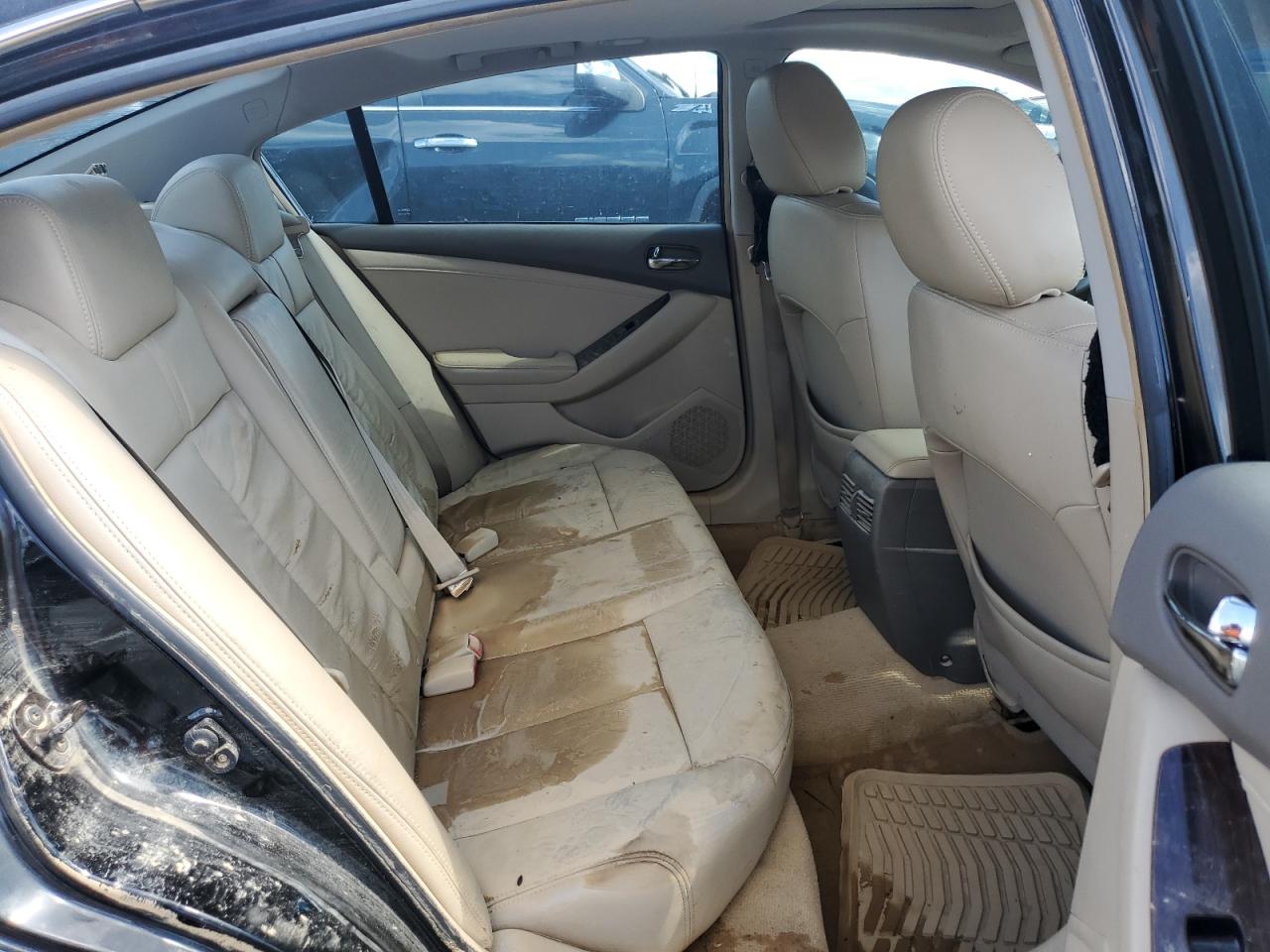 2010 Nissan Altima - Image 10