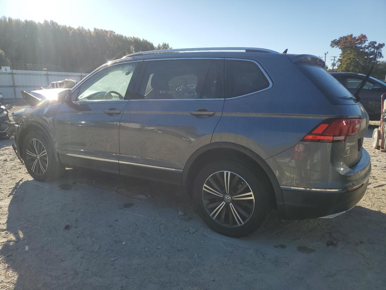 2019 Volkswagen Tiguan - Image 2