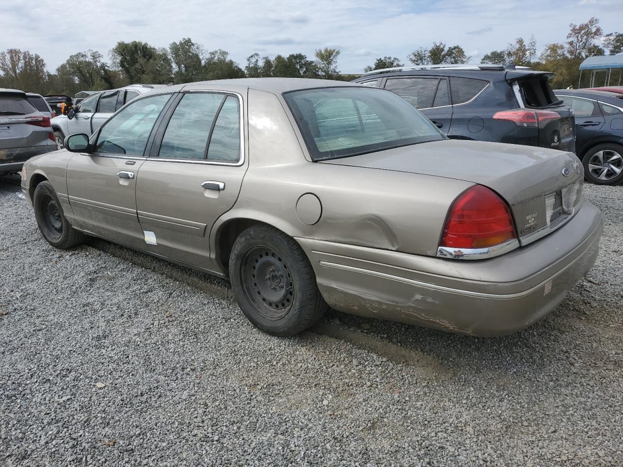 2001 Ford Crown Victoria - Image 2
