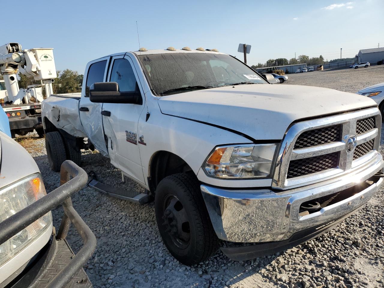 2016 RAM 3500 - Image 4