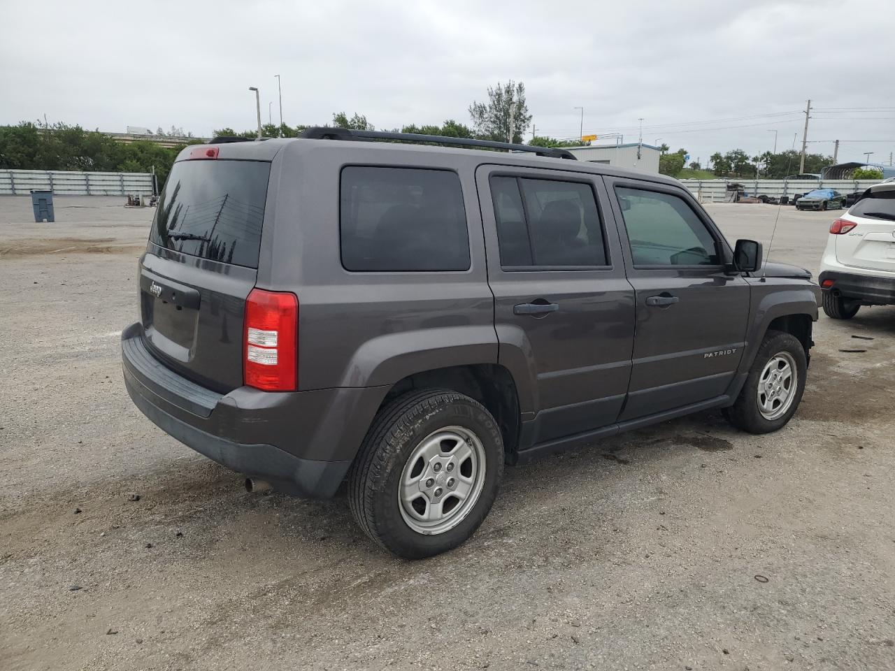 2016 Jeep Liberty (Patriot) - Image 3