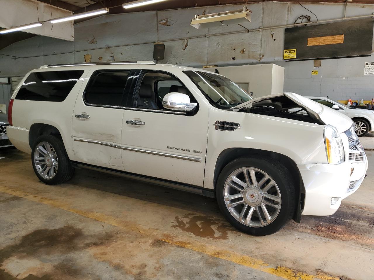 2014 Cadillac Escalade - Image 4
