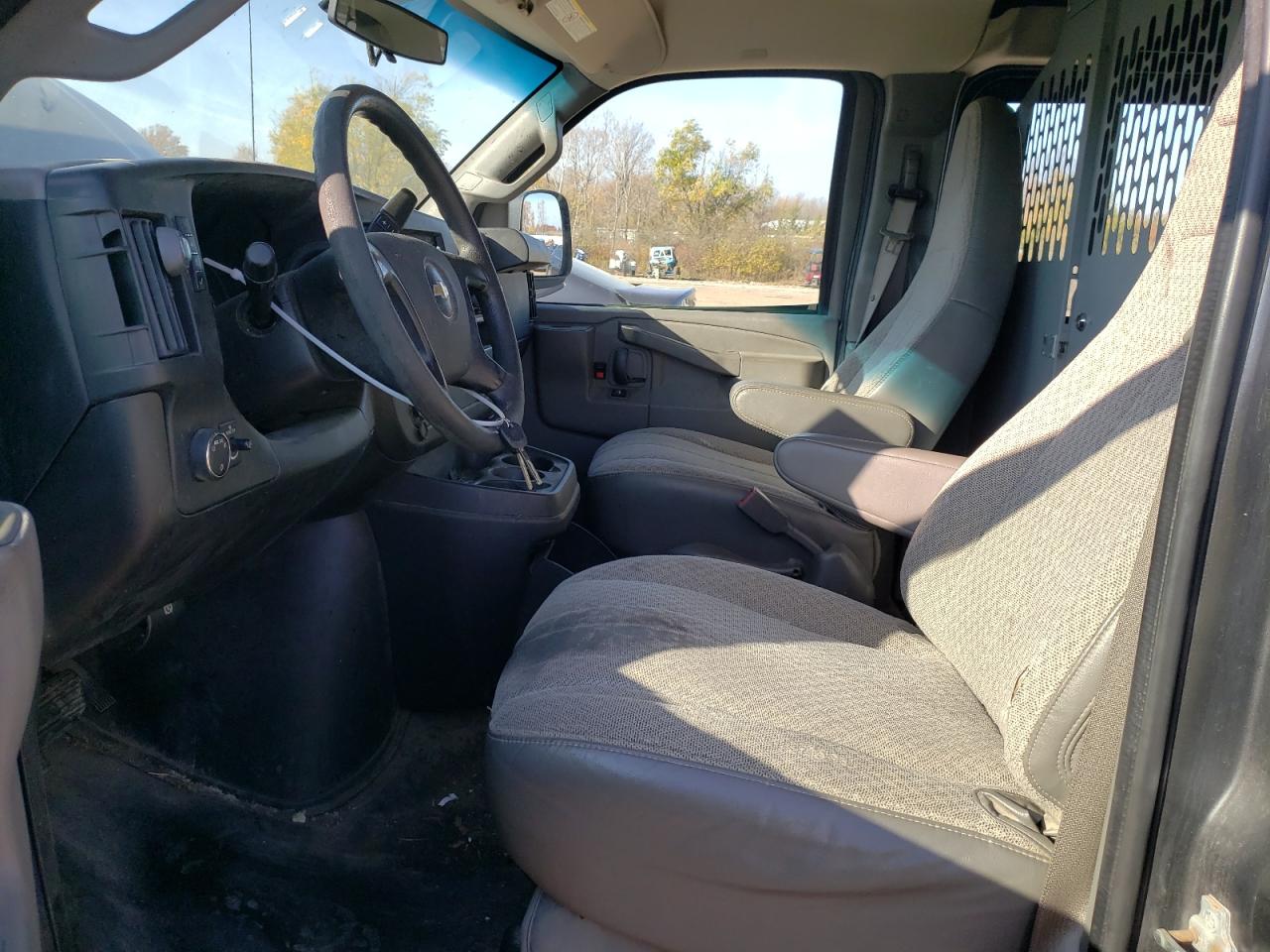 1GCWGAFF1G1289868 2016 Chevrolet Express G2500