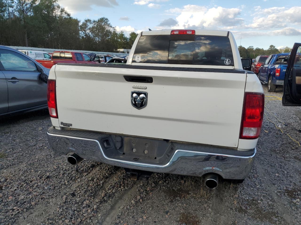 1C6RR6LT8JS123628 2018 Ram 1500 Slt