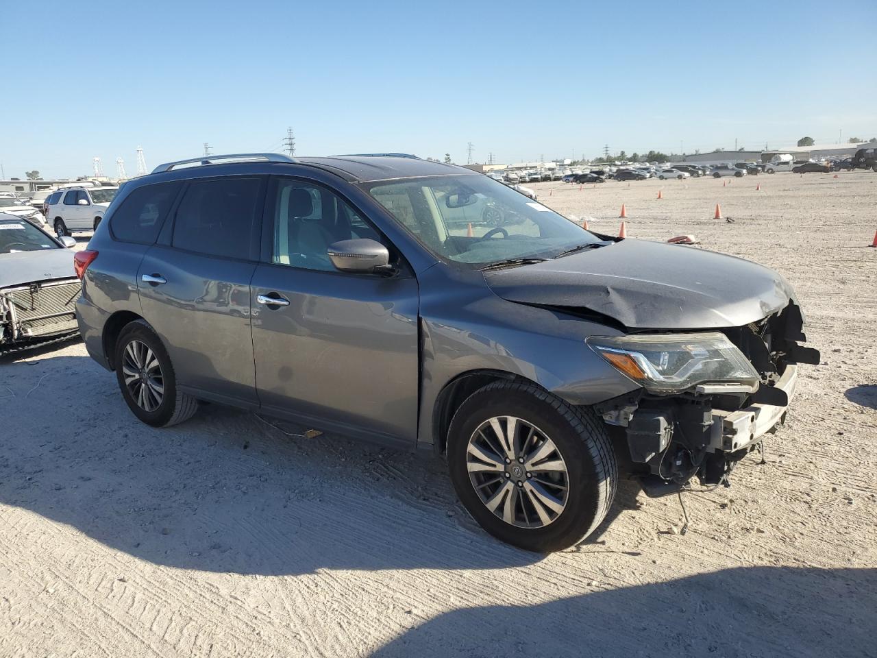 2019 Nissan Pathfinder - Image 4