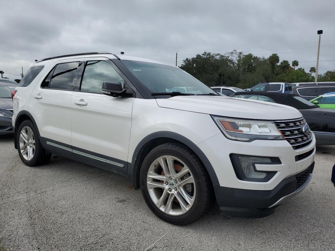2016 Ford Explorer - Image 4