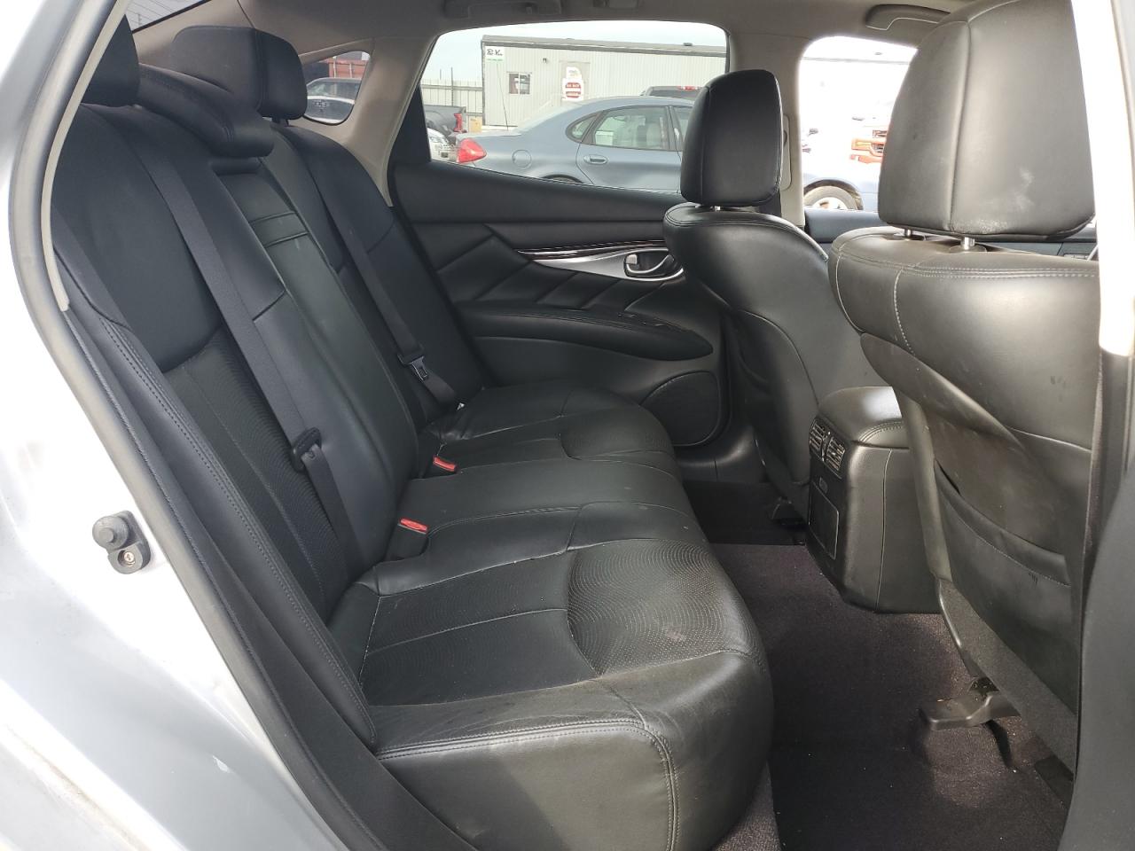 2013 Infiniti M - Image 10