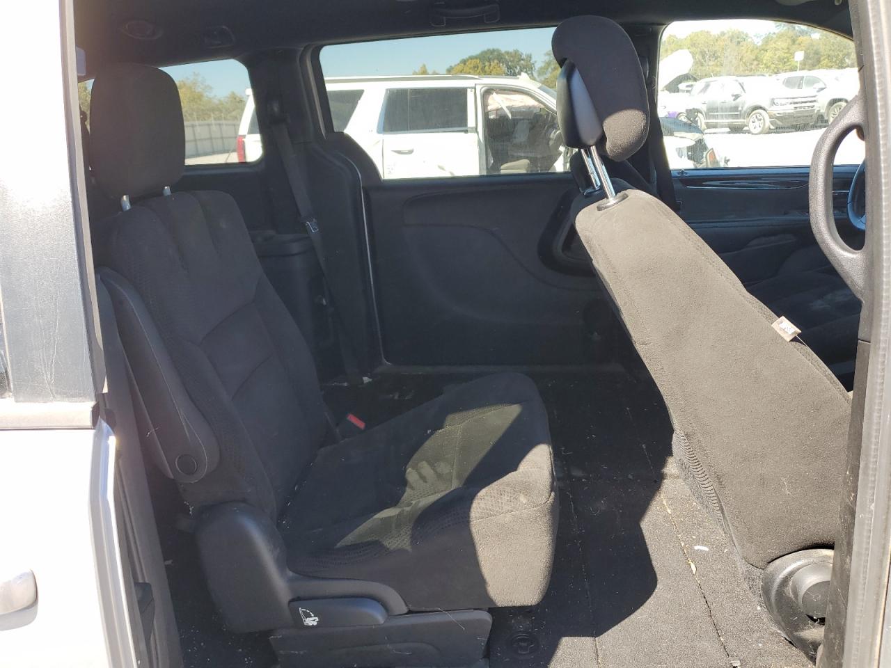 2015 Dodge Caravan - Image 11
