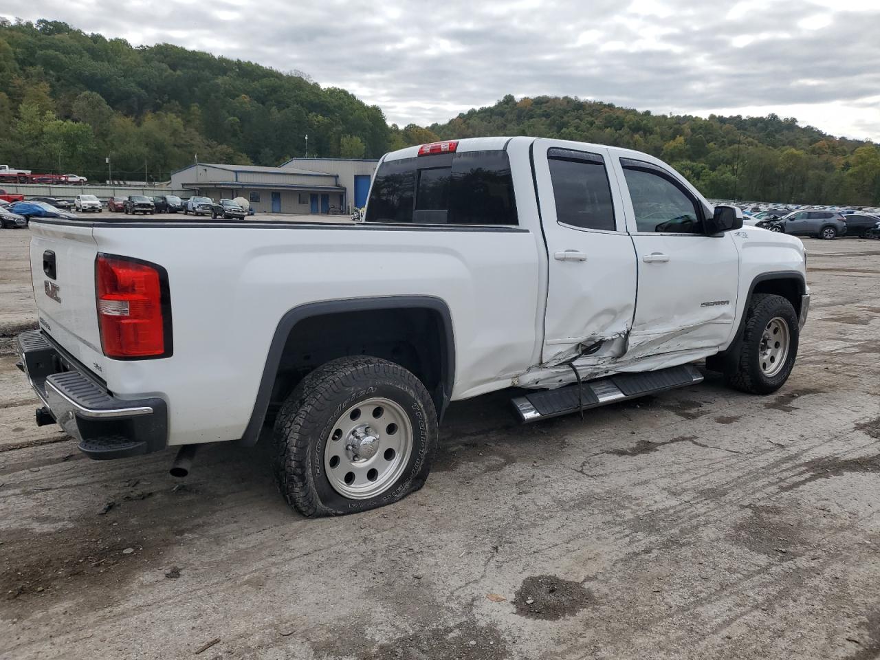 2017 GMC Sierra - Image 3