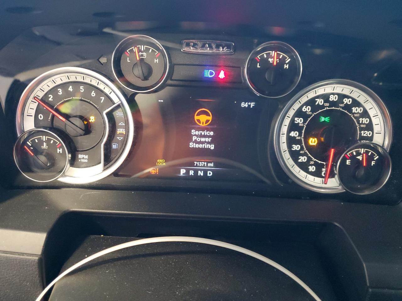 2018 RAM 1500 - Image 9